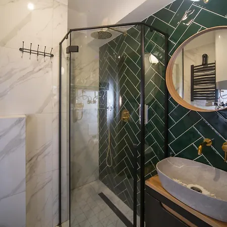 Maya's Flats & 60 - Bridge *