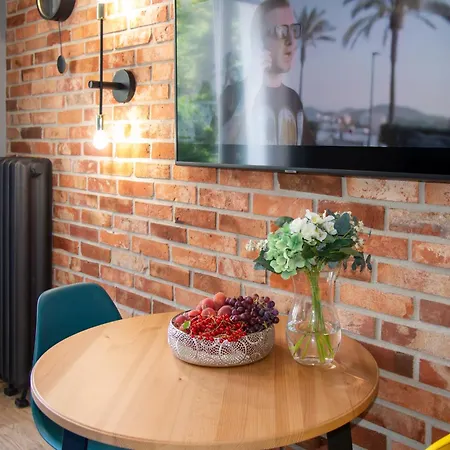 Apartment Maya's Flats & 60 - Bridge *