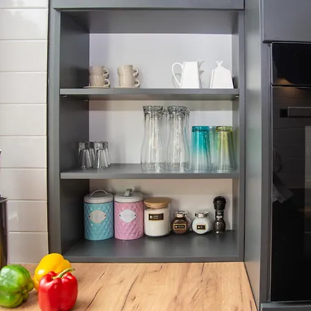 Maya's Flats & 60 - Bridge Apartament *