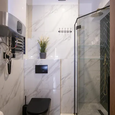 Maya's Flats & 60 - Bridge