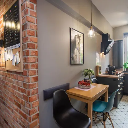 Maya's Flats & 60 - Bridge Apartament *