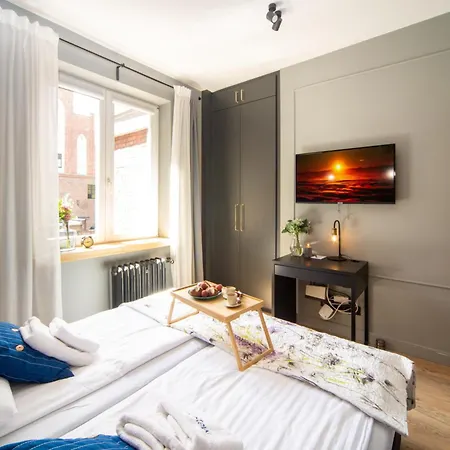 Maya's Flats & 60 - Bridge *