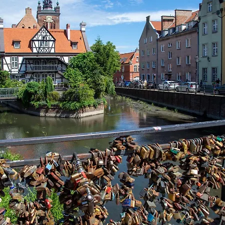 Maya's Flats & 60 - Bridge Apartament *