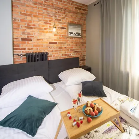 Maya's Flats & 60 - Bridge *