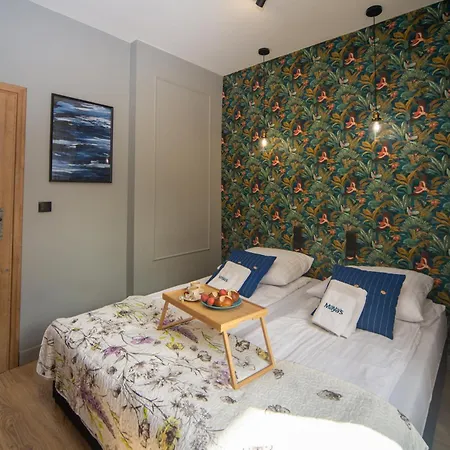 Maya's Flats & 60 - Bridge