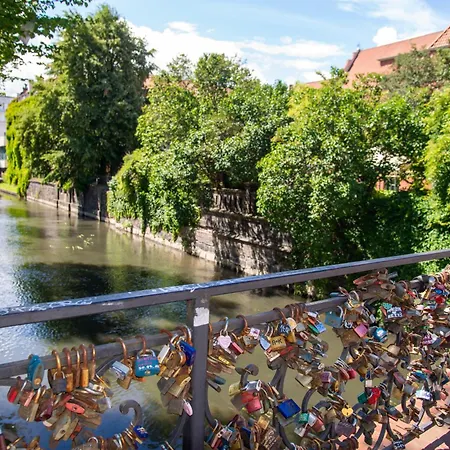 Apartman Maya's Flats & 60 - Bridge *