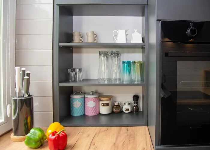 Maya's Flats & 60 - Bridge Apartment *