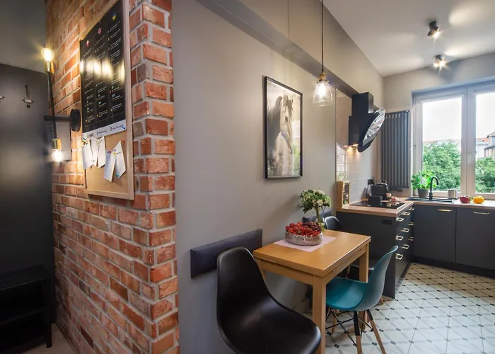 Maya's Flats & 60 - Bridge Apartment *