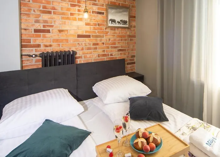 Maya's Flats & 60 - Bridge *