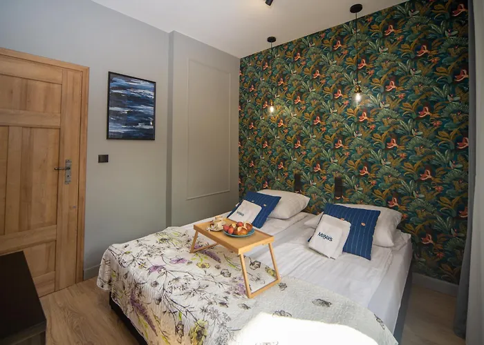 Maya's Flats & 60 - Bridge