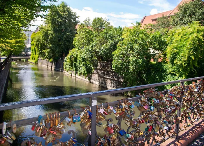 Apartment Maya's Flats & 60 - Bridge *